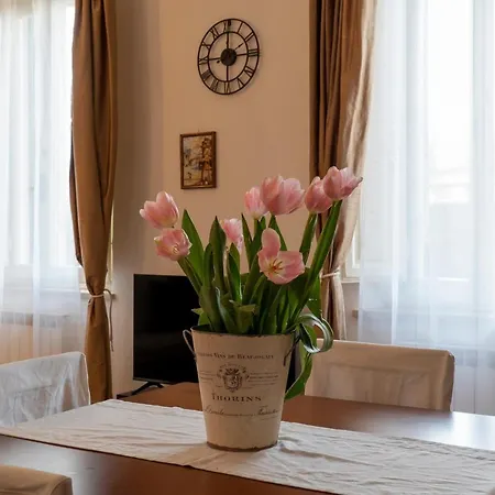 La Maison De Louise Lucca